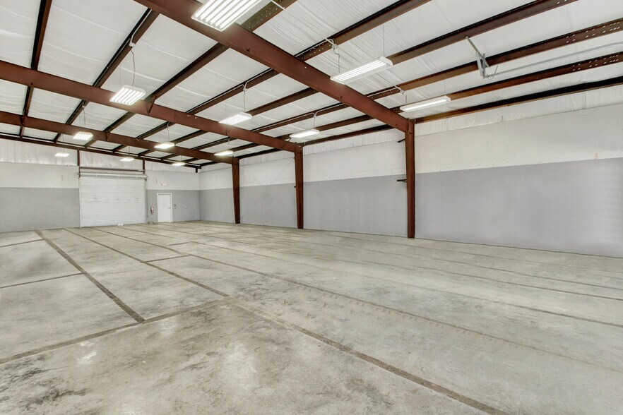 More Photos Of 11551 Louetta Rd, Houston Showroom For Lease