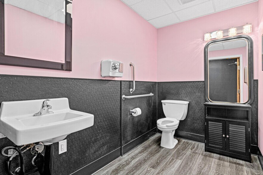 More Photos Of 5611 Chicago Ave, Minneapolis Storefront For Sale