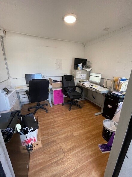 More Photos Of 279 Puuhale Rd, Honolulu Warehouse For Lease