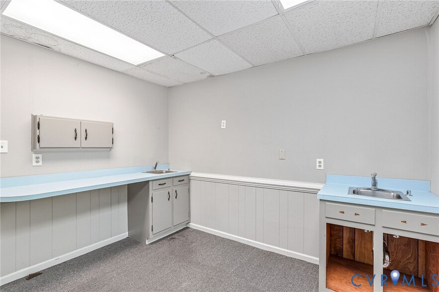 More Photos Of 10806 Rives Ave, Mc Kenney Medical For Sale