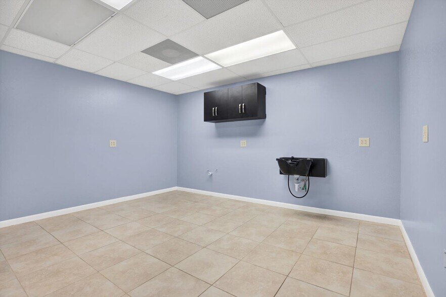 More Photos Of 13153 N Dale Mabry Hwy, Tampa Office For Sale