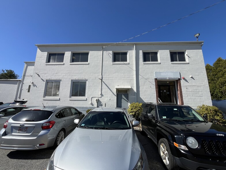 More Photos Of 36 Country Club Ln, Belmont Distribution For Sale