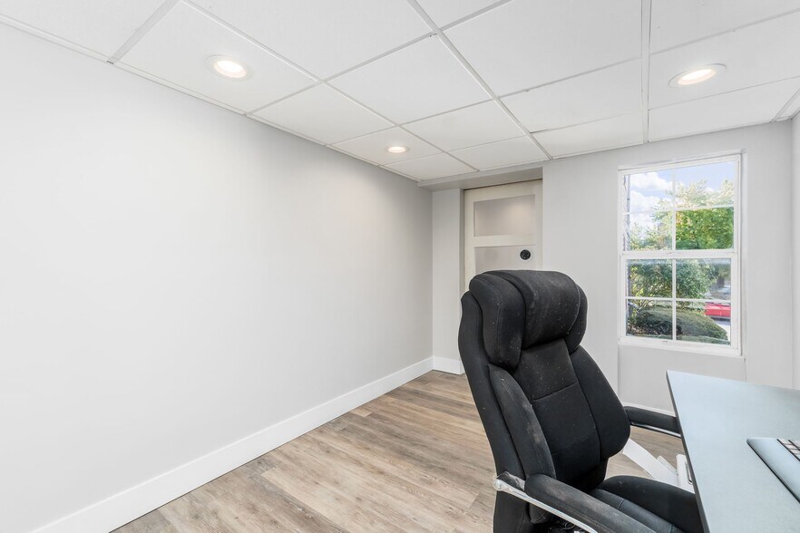 More Photos Of 545 E Main St, Lancaster Office Residential For Sale