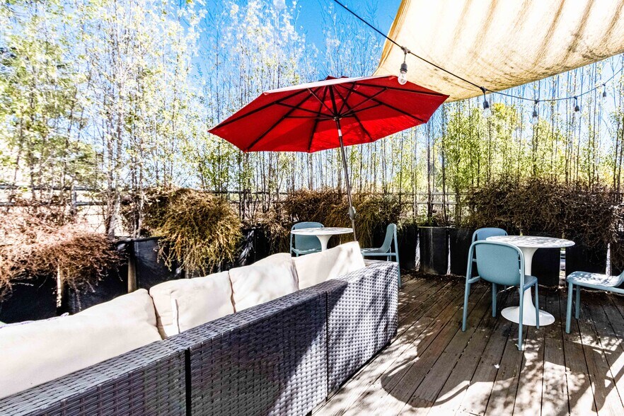 More Photos Of 6940 Burnett St, Sebastopol Office For Sale