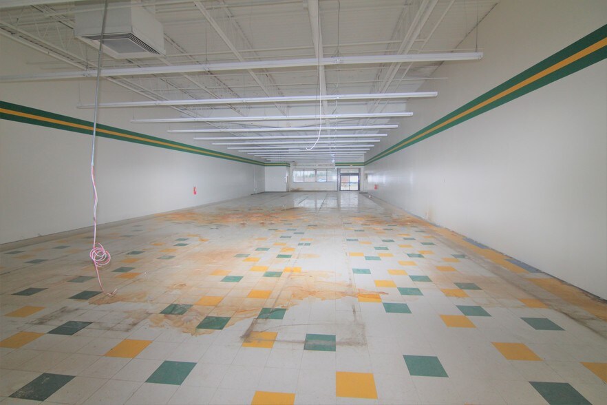 More Photos Of 9098-9136 Miller Rd, Swartz Creek General Retail For Sale