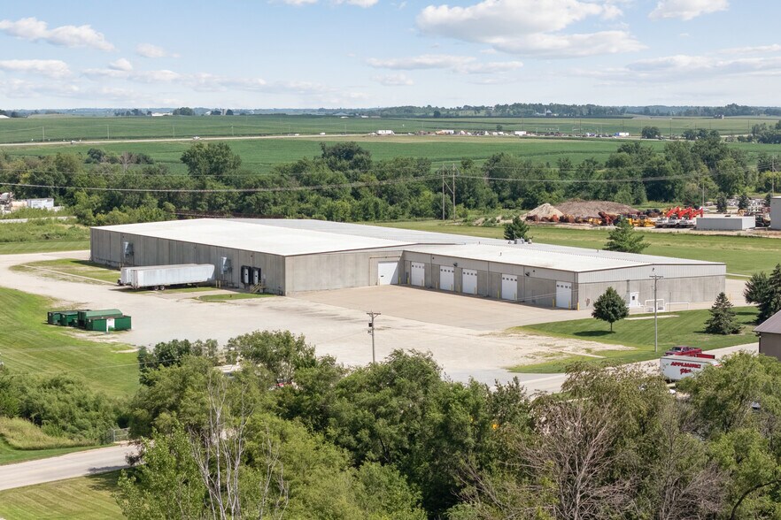 More Photos Of 625 44th St, Marion Distribution For Sale