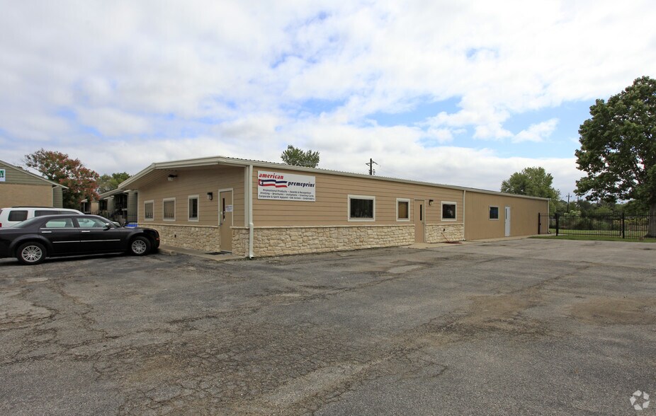 Primary Photo Of 1128 Westwood Dr, Rosenberg Office For Lease