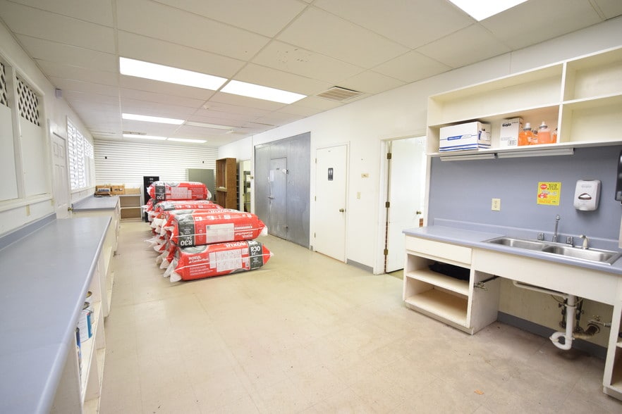 More Photos Of 2 N Greenwood Ave, Ware Shoals Freestanding For Sale