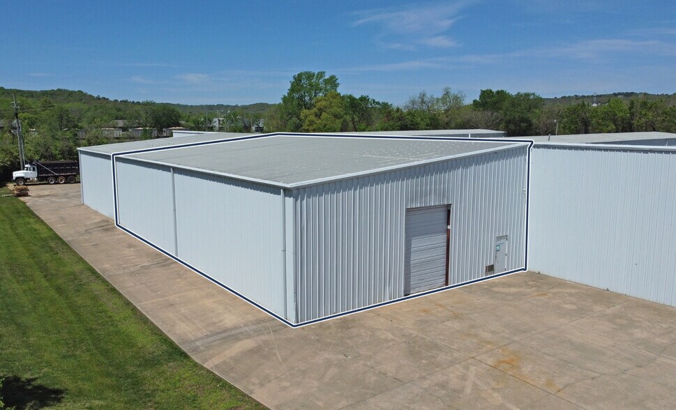 More Photos Of 1275 W Sunchase Ct, Fayetteville Warehouse For Lease