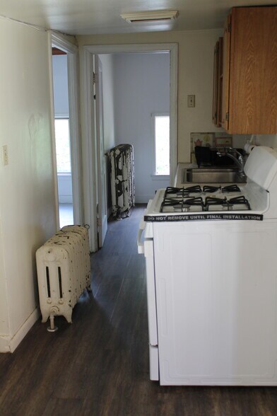 More Photos Of 12 Park Pl, Hudson Storefront Retail Residential For Sale