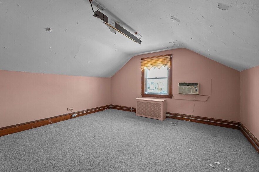 More Photos Of 649 Washington St, Attleboro Office Residential For Lease