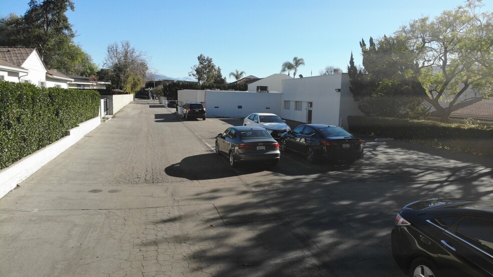 More Photos Of 2065-2095 Huntington Dr, San Marino Office For Sale