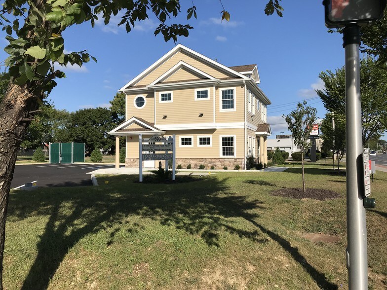 More Photos Of 590 Patchogue Rd, Port Jefferson Station Office For Sale