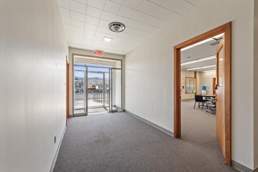 More Photos Of 1050 S Bridge St, Baker City Office For Sale