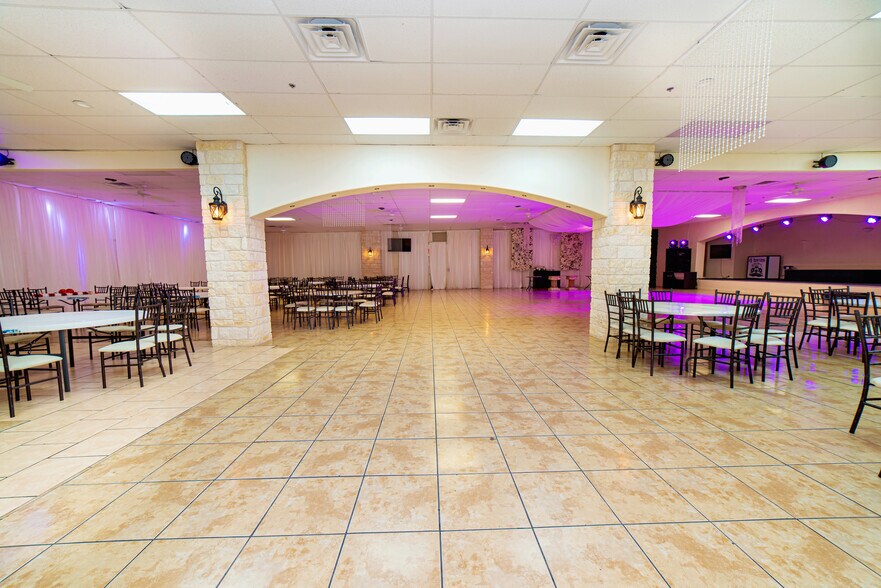 More Photos Of 819 Los Presidentes Ave, Laredo Storefront Retail Office For Sale