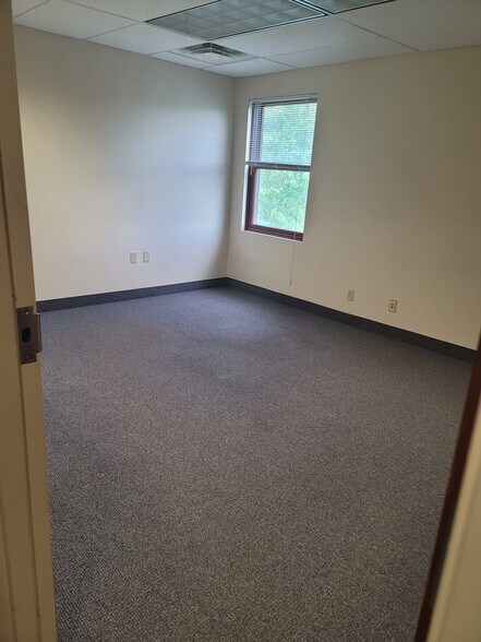 More Photos Of 3600 Brecksville Rd, Richfield Light Distribution For Lease