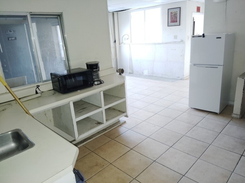 More Photos Of 65355 Dillon Rd, Desert Hot Springs Warehouse For Lease