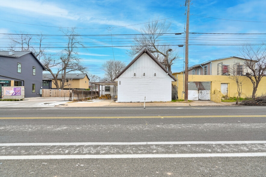 More Photos Of 2607 E 5th St, Austin Religious Facility For Sale