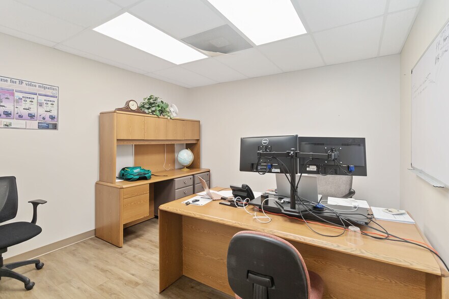 More Photos Of 1076 Florida Central Pky, Longwood Warehouse For Lease