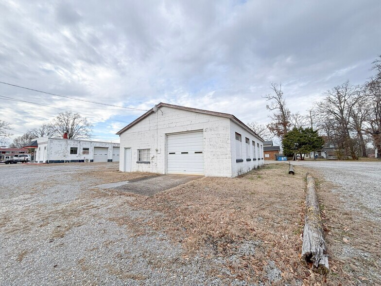 More Photos Of 507 S 12th St, Murray Flex For Sale