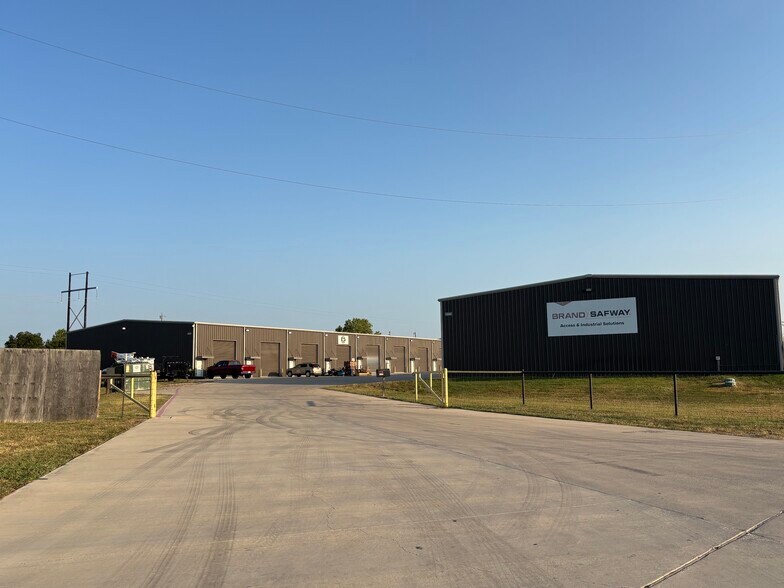 Primary Photo Of 14430 Fm 718, Fort Worth Warehouse For Lease