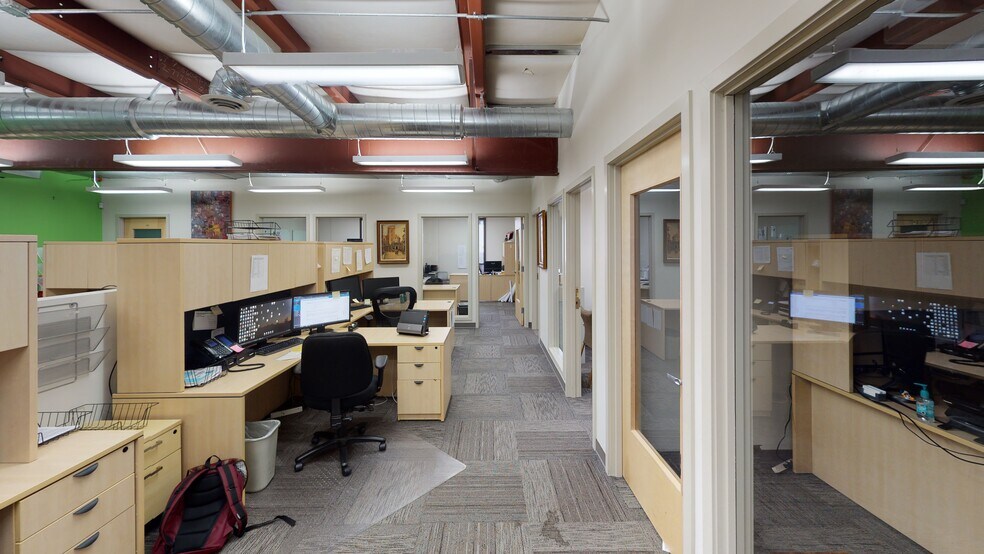 More Photos Of 711 6th Ave N, Seattle Office For Lease