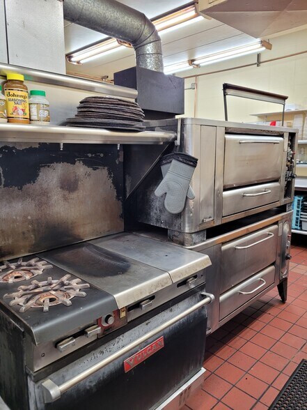 More Photos Of 630 NE Main St, Lewistown General Retail For Lease