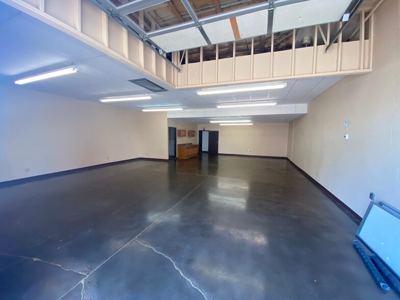 More Photos Of 1315 Nelson St, Lakewood Warehouse For Lease