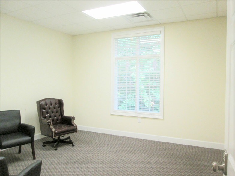 More Photos Of 4568 Lawrenceville Hwy NW, Lilburn Office For Sale