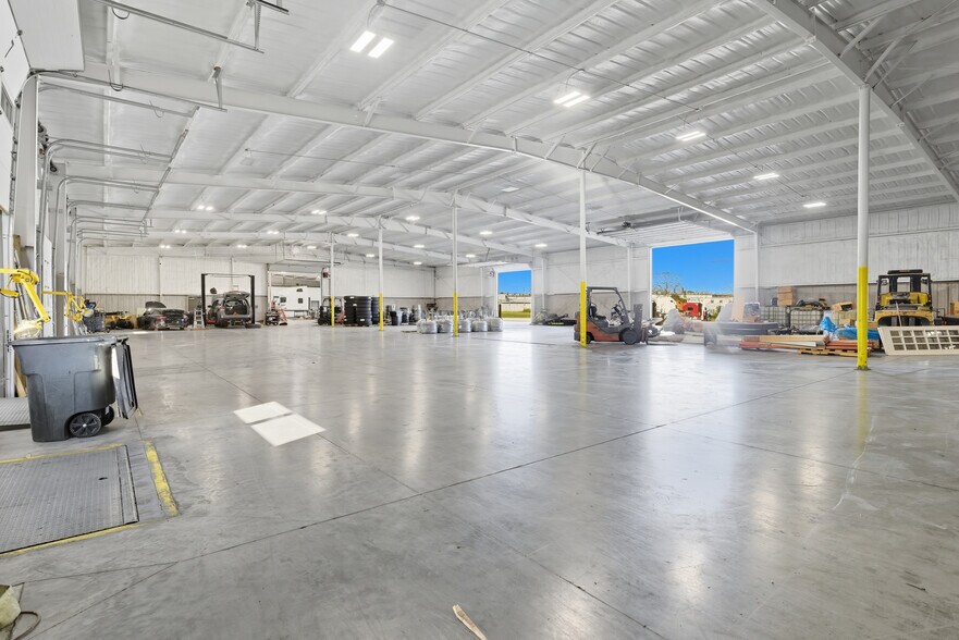 More Photos Of 19518 Whitfield Rd, Sedalia Light Manufacturing For Sale