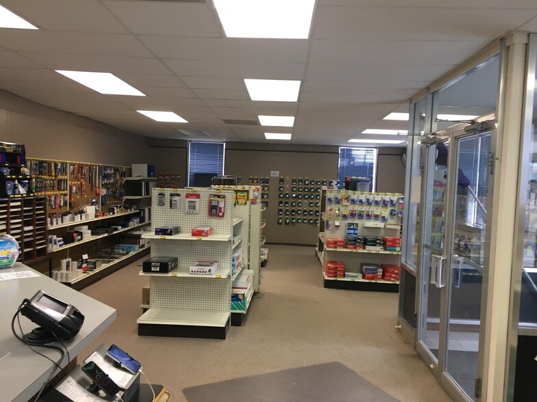 More Photos Of 102 N Fowler St, Meade Office For Sale