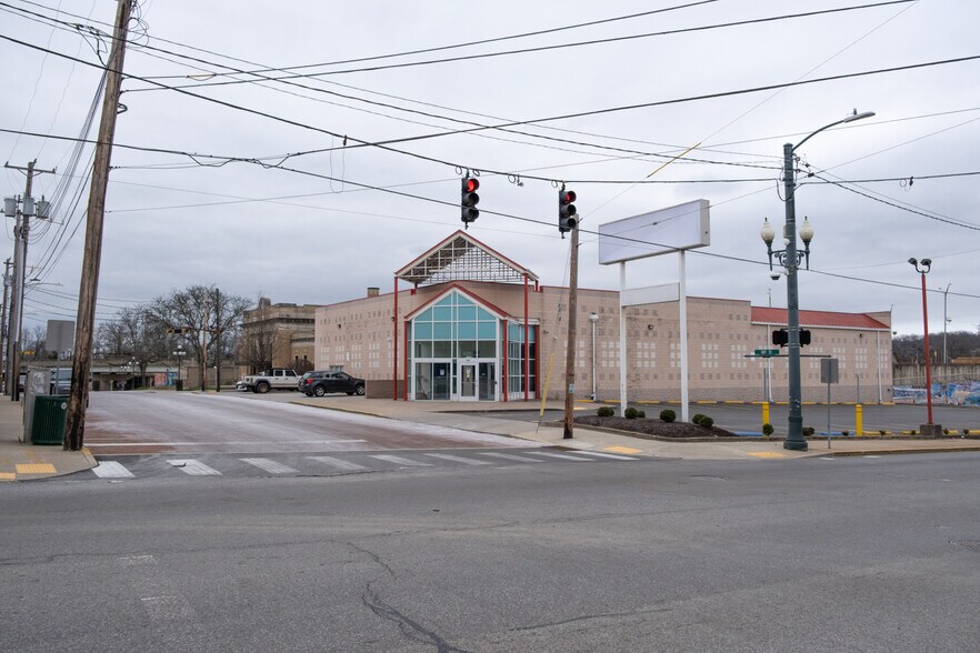 Primary Photo Of 520 Penn Ave, Wilkinsburg Drugstore For Lease