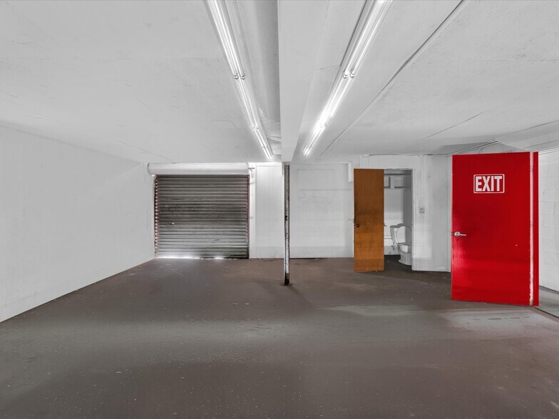 More Photos Of 2731 Broward Blvd, Fort Lauderdale Freestanding For Lease