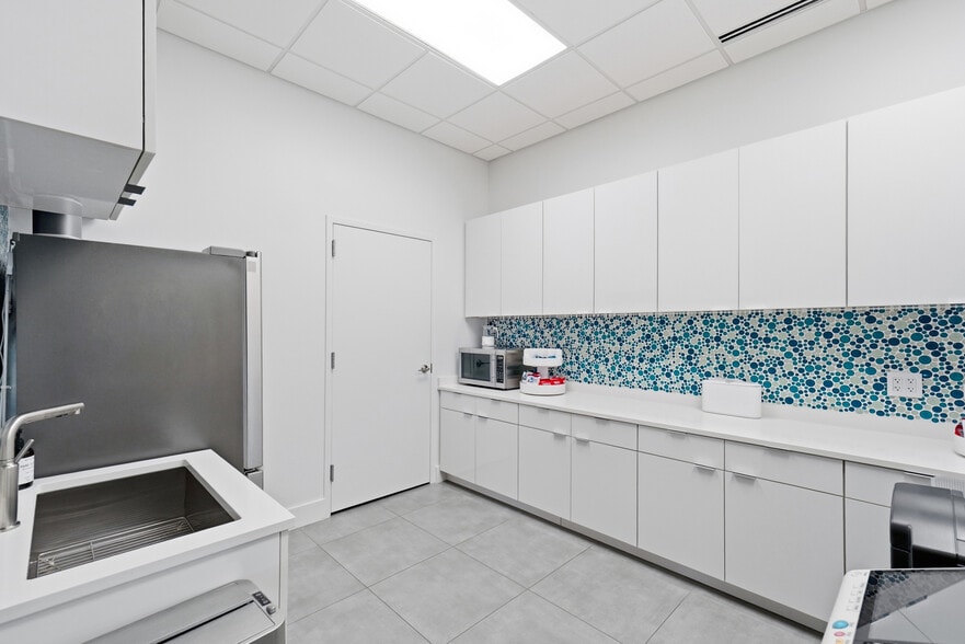More Photos Of 1650 US Highway 1 S, Saint Augustine Office For Lease