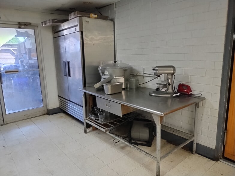 More Photos Of 600 W King St, Hillsborough Restaurant For Lease