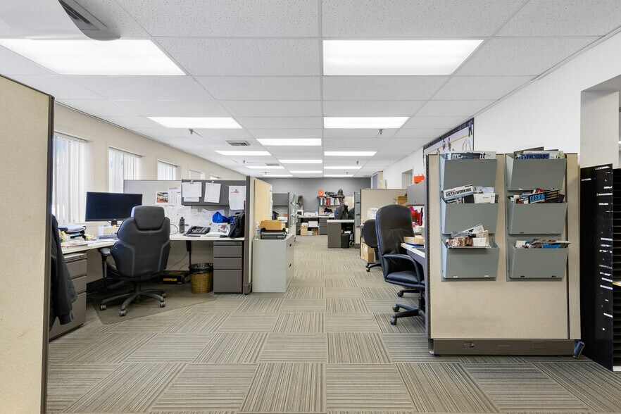 More Photos Of 262 Rue Scott, St-Jérôme Warehouse For Sale