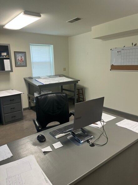 More Photos Of 740 Volare Dr, Birmingham Light Distribution For Sale