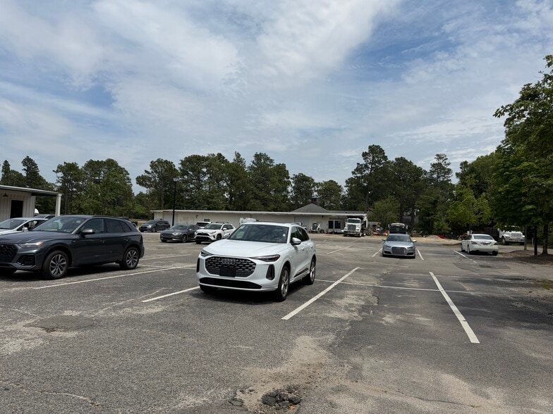 More Photos Of 15 Dawn Rd, Pinehurst Office For Lease