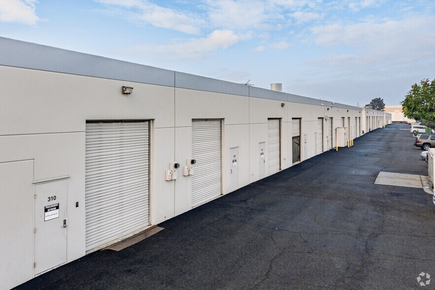 More Photos Of 1265 N Manassero St, Anaheim Warehouse For Sale