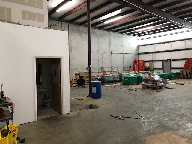 More Photos Of 1305 E Pecan Ave, McAllen Warehouse For Lease