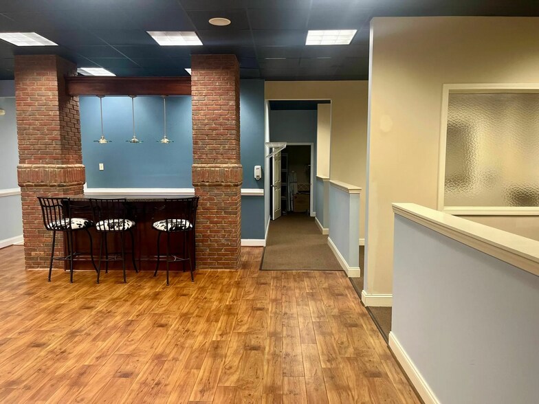 More Photos Of 7559 Kayne Blvd, Columbus Freestanding For Lease