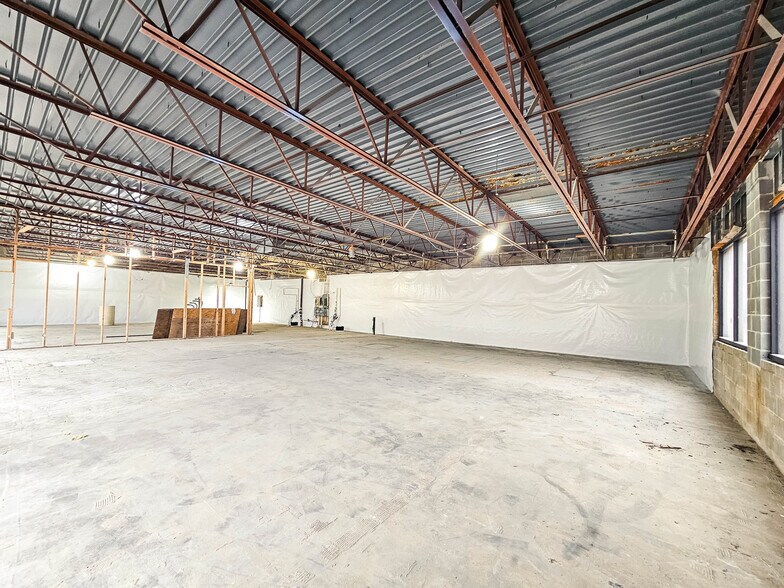 More Photos Of 4002 Dodge St, Omaha Freestanding For Lease