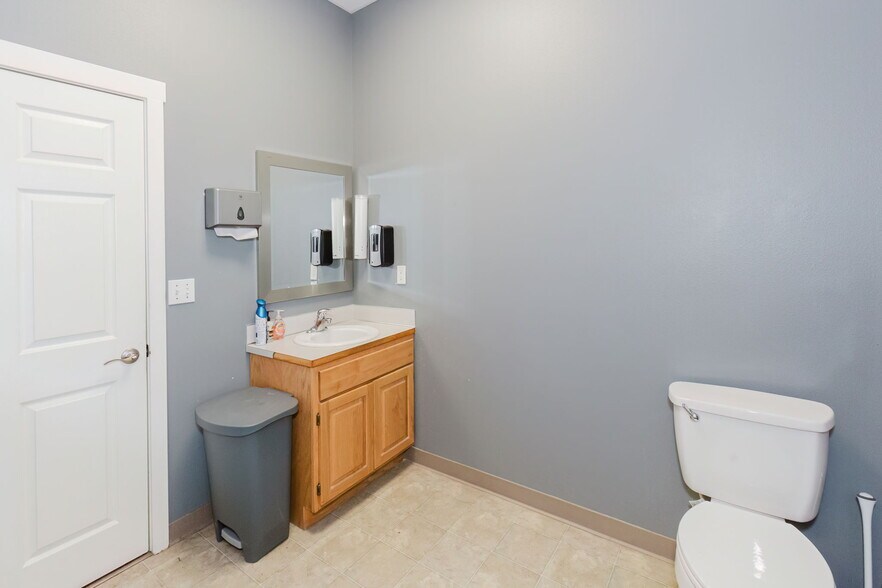 More Photos Of 1415 Lumsden Rd, Port Orchard Warehouse For Sale