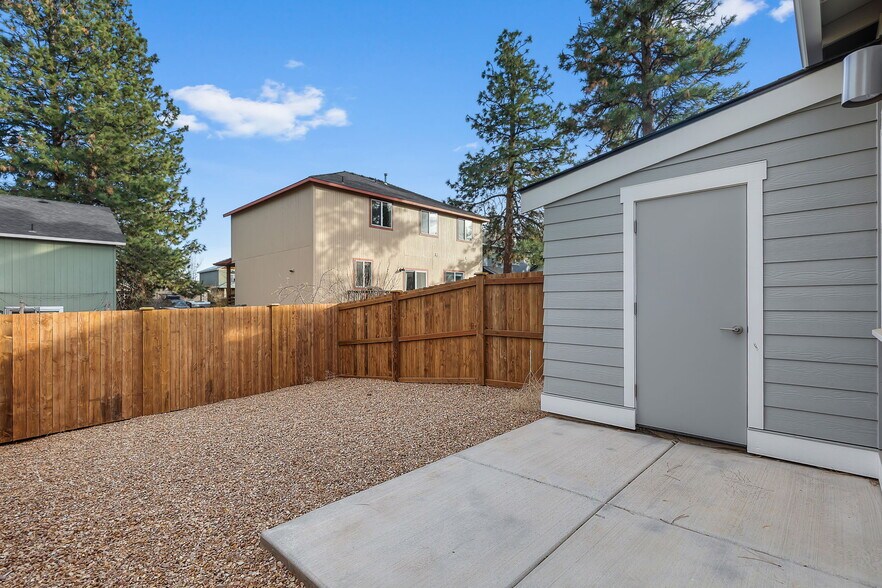 More Photos Of 20255 Hardy Rd, Bend Apartments For Sale