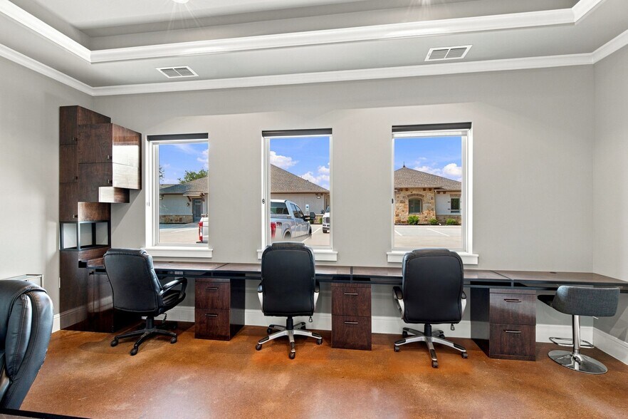 More Photos Of 642 Stoneglen Dr, Keller Office For Sale