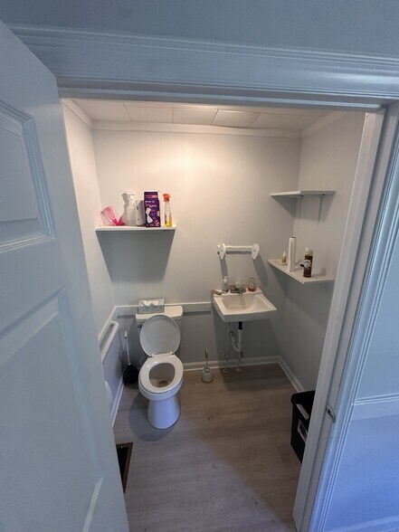 More Photos Of 1308 W Poinsett St, Greer General Retail For Sale