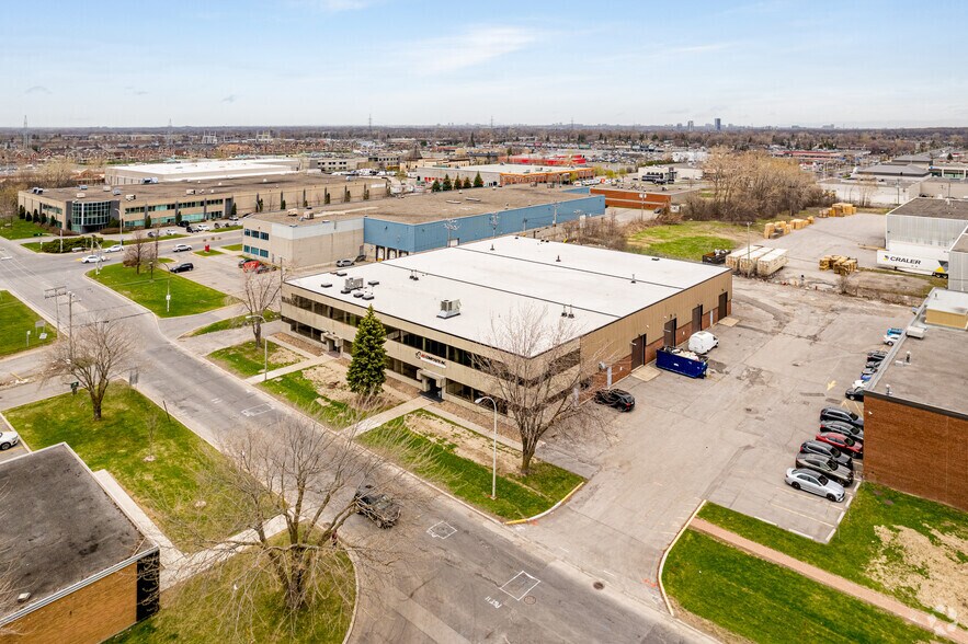 More Photos Of 835 Av Bancroft, Pointe-claire Manufacturing For Lease