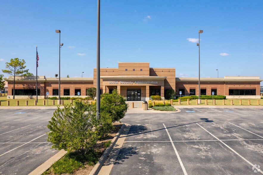 More Photos Of 4750 S Garnett Rd, Tulsa Office For Sale