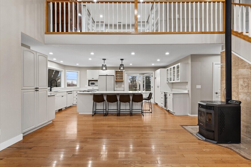 More Photos Of 10 W Sprague St, Echo Flex For Sale