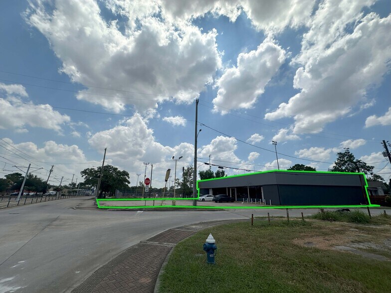 More Photos Of 4906 Harrisburg Blvd, Houston Storefront For Sale